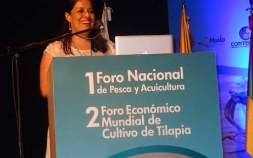 Sara Patricia Bonilla, presentando la Caracterización del consumo aparente de proteínas de origen animal en Colombia