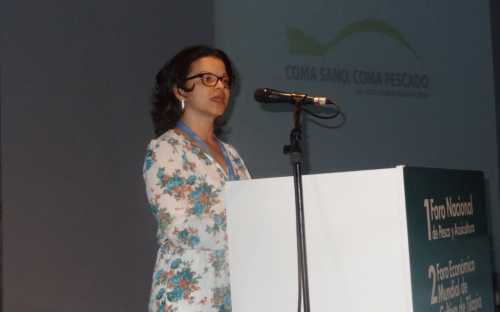Lorena Rodriguez Nieto presentando el Programa de Promoción de Consumo “Coma sano, coma pescado”
