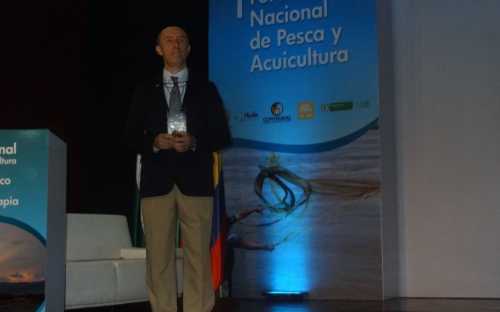 Jairo Amezquita, presentando las Alternativas  de proteína sostenible.