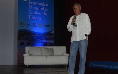 Agustin Gonzales, presentando El futuro de la acuicultura es hoy
