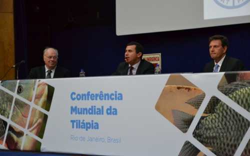 Apertura de la Conferencia con el Ministro de Pesca y Acuicultura Marcelo Crivella y el Secretario de la SEDRAP del Estado de Rio de Janeiro, Felipe Peixoto